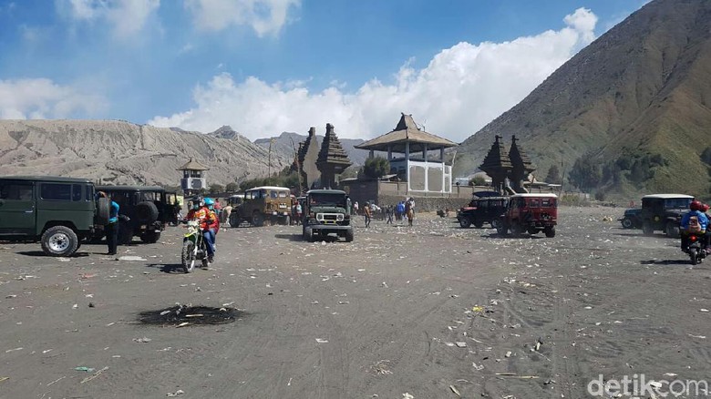 Hari Raya Suku Tengger Bromo Yadnya Kasada 1943 Saka Kembali Tertutup Bagi Pengunjung, Antisipasi Penyebaran Dan Klaster Baru COVID- 19 Hari Raya Suku Tengger Bromo Yadnya Kasada 1943 Saka Kembali Tertutup Bagi Pengunjung, Antisipasi Penyebaran Dan Klaster Baru COVID- 19