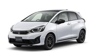 Dari segi eksterior, Honda Fit e:HEV Modulo X tampil dengan beberapa aksen serba hitam yang khas dari Modulo X. Aksen hitam itu ada di part grille yang punya desain khusus dan dilengkapi logo Modulo X. Lalu juga ada tambahan bumper aero warna hitam di depan dan belakang. Foto: Dok. Honda