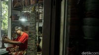 Penjualan kerajinan tersebut melalui Dinas Koperasi DKI Jakarta, pameran UMKM, bazar, dan online.
