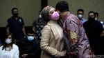 Jalani Sidang Lanjutan, Edhy Prabowo Didampingi Istri