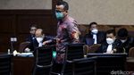 Jalani Sidang Lanjutan, Edhy Prabowo Didampingi Istri