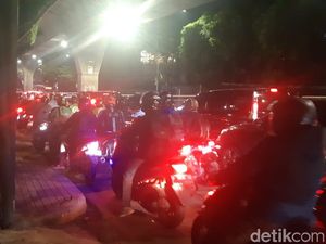 Gegara Galian Manhole, Jl Tendean-Wolter Monginsidi Macet Malam Ini