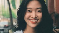 Ia diceritakan menjalin asmara dengan Han Soo Hyuk, cucu tertua dari keluarga pemilik grup Hyowon. Foto: (dok. Instagram/honestly_august)