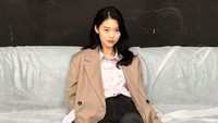 Jung Yi Seo berperan sebagai pelayan di keluarga konglomerat. Foto: (dok. Instagram/honestly_august)