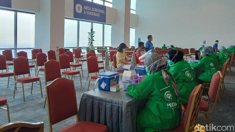 Kemenparekraf Vaksin 4 Ribu Pelaku Ekonomi Kreatif Kemenparekraf Vaksin 4 Ribu Pelaku Ekonomi Kreatif