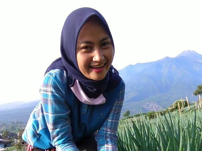 Kisah wanita yang dulu jadi penyanyi dangdut dan berpakaian seksi. Semenjak pandemi hijrah dan putuskan berhijab. Kisah wanita yang dulu jadi penyanyi dangdut dan berpakaian seksi. Semenjak pandemi hijrah dan putuskan berhijab.