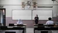 Selain itu, uji coba tahap dua ini mundur juga karena Pendaftaran Peserta Didik Baru (PPDB) akan dimulai pada Senin (7/6).