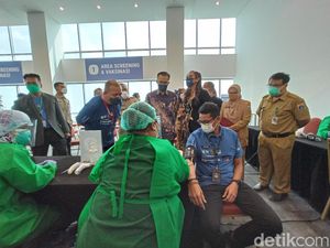 Terima Vaksin Astrazeneca Tahap Pertama, Sandiaga: Saya Gemeteran