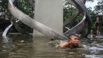 Minim Lahan Bermain, Anak-anak Renang di Kolam Tugu Situ Gintung