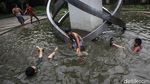 Minim Lahan Bermain, Anak-anak Renang di Kolam Tugu Situ Gintung