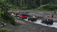 Terletak di lereng Merapi, desa wisata ini juga menghadirkan berbagai macam atraksi.