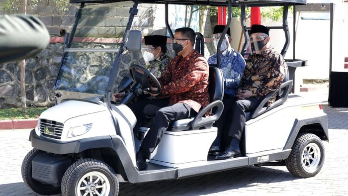Momen Wapres Ma'ruf Amin Resmikan BLK Komunitas di Tasikmalaya Wakil Presiden Ma'ruf Amin berkunjung ke Tasikmalaya. Dalam kunjungannya, Ma'ruf resmikan 1.014 Balai Latihan Kerja (BLK) Komunitas di Pondok Pesantren Cipasung