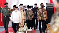 Diketahui, BLK di bawah Kemnaker ini merupakan langkah strategis untuk meningkatkan keterampilan kerja, tidak hanya bagi para santri di ponpes tersebut tetapi juga bagi masyarakat di sekitar ponpes. Selain peresmian, Kemnaker juga mengadakan rembuk nasional vokasi dan kewirausahaan.