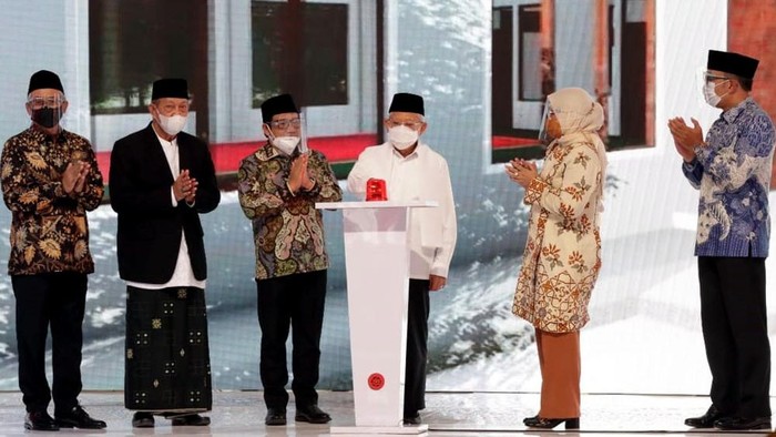 Momen Wapres Ma'ruf Amin Resmikan BLK Komunitas di Tasikmalaya Wakil Presiden Ma'ruf Amin berkunjung ke Tasikmalaya. Dalam kunjungannya, Ma'ruf resmikan 1.014 Balai Latihan Kerja (BLK) Komunitas di Pondok Pesantren Cipasung