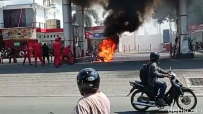 motor terbakar di probolinggo