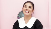 Bahkan Nindy berdalih jika sejak perceraian mereka masuk ke pengadilan, Askara sudah tak lagi memberikan uang bulanan untuk anaknya. Pool/Palevi S/detikFoto