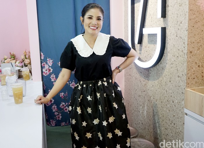 Nindy Ayunda Nindy Ayunda saat ditemui di kawasan Blok M, Jakarta Selatan.