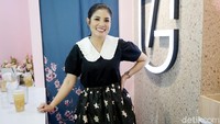 Nindy Ayunda saat ditemui di kawasan Blok M, Jakarta Selatan pada Selasa (8/6). Pool/Palevi S/detikFoto