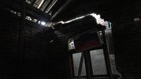 Kondisi rumah warga yang rusak terdampak pergerakan tanah di Desa Karanggintung, Gandrungmangu, Cilacap, Jateng, Senin (7/6/2021).