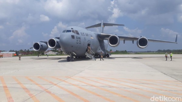 Penampakan Pesawat Jumbo Militer AS Mendarat di Pekanbaru