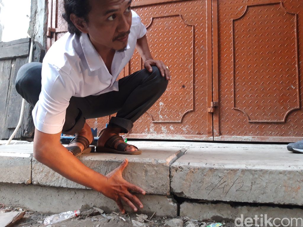 Pintu rumah warga Jembatan Besi Tambora Jakbar ini sudah tak lagi terhalang penutup got. (Rakha AD/detikcom)