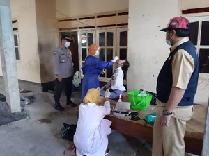 Polsek Janapria Lombok Tegah Tracing Keluarga Positif COVID-19