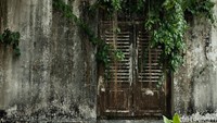 Bangunan tua tersebut tersohor dengan nama Rumah Belanda 1891 Cilenggang.
