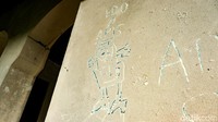 Kondisi bangunan yang kini tak berpenghuni itu pun tampak memprihatinkan. Beberapa bagian rumah terlihat tak terawat dan menjadi sasaran aksi vandalisme orang-orang tak bertanggung jawab. Hal itu terlihat dari bekas coretan yang ditemukan di dinding salah satu bangunan.  