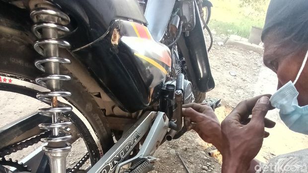 Produsen Knalpot di Karawang terancam gulung tikar gegara razia knalpot bising dan pandemi virus corona.