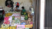 Akibatnya, kegiatan belajar mengajar pun dilaksanakan secara online.  