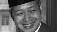 Di dunia internasional, terutama di dunia barat, Soeharto sering dirujuk dengan sebutan populer The Smiling General atau Sang Jenderal yang Tersenyum, karena raut mukanya yang senantiasa tersenyum. (AFP)