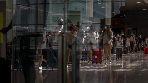 Masuknya pengunjung diharapkan dalap merevitalisasi sektor pariwisata Spanyol yang telah terpukul pandemi COVID-19. AP Photo/Emilio Morenatti Masuknya pengunjung diharapkan dalap merevitalisasi sektor pariwisata Spanyol yang telah terpukul pandemi COVID-19. AP Photo/Emilio Morenatti