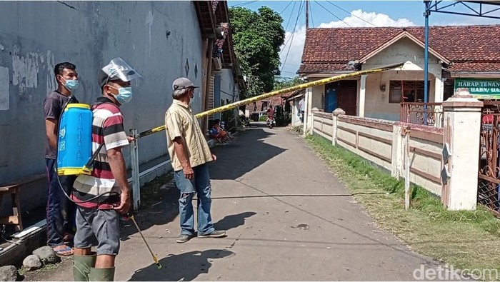 Suasana salah satu RW di Kecamatan Jatinegara, Kabupaten Tegal, yang 29 warganya positif virus Corona, Selasa (8/6/2021).