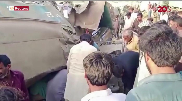 Tabrakan 2 kereta di Pakistan
