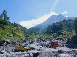 Asyik Ngevlog, Turis di Kali Talang Gunung Merapi Tewas Jatuh ke Jurang