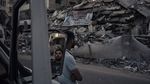 Potret Warga Gaza Bertahan Hidup di Tengah Puing-puing Bangunan