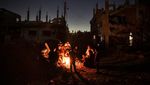 Potret Warga Gaza Bertahan Hidup di Tengah Puing-puing Bangunan