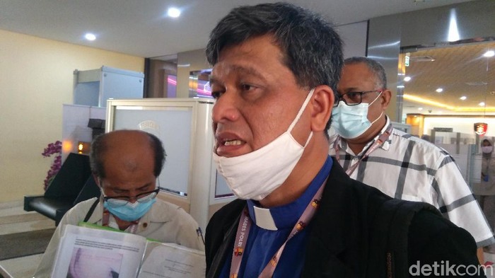 Warga Kabupaten Toba, Sumut datang ke Bareskrim Polri untuk melaporkan sebuah perusahaan yang diduga mencemari lingkungan hidup selama 34 tahun (Adhyasta Dirgantara/detikcom)