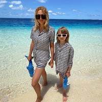 Yana pun kerap pamer liburan mewah. Seperti dalam fotonya ini, dia tengah berlibur di Maldives bersama suami dan kedua anaknya.  Foto: dok. Instagram/@rudkovskayaofficial