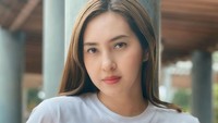 Bintang iklan beberapa produk nasional itu disebut-sebut mampu menggantikan posisi Nagita sebagai sosok yang merepresentasikan Papua. Foto: dok instagram Yanni Melwani