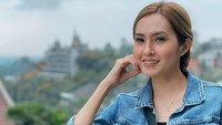 Yanni Melwani merupakan artis asal Papua yang juga tampil di beberapa judul FTV. Foto: dok instagram Yanni Melwani