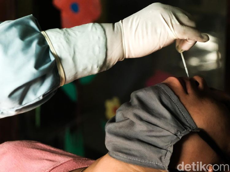 Ada Puluhan Kasus COVID-19, Warga Gg Bahagia Tangerang Ditracing