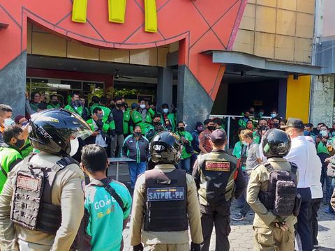 Antrean BTS Meal McD Sempat Picu Kerumunan di Surabaya