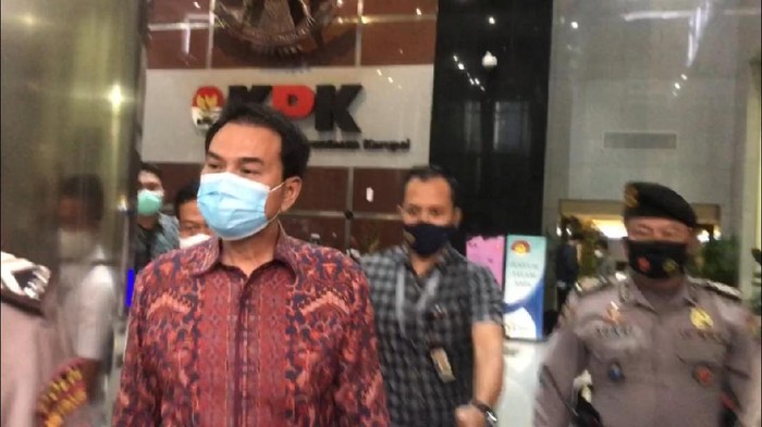 Azis Syamsuddin usai diperiksa KPK terkait kasus suap yang melibatkan penyidik KPK AKP Robin dan Walkot Tanjungbalai M Syahrial