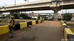 Biar Nggak Kusam! Jembatan di Cipinang Melayu Dicat Ulang