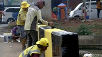 Setelah dicat ulang baru, fisik jembatan kini terlihat bersih dan rapi.  