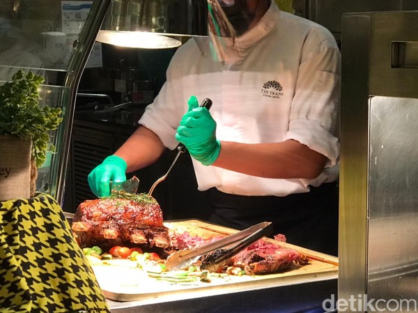 Nggak fokus di western saja, dalam menu culinary journey di The Restaurant, tamu bisa merasakan beberapa makanan yang berbeda dari beberapa negara, Indonesia hingga Asia Nggak fokus di western saja, dalam menu culinary journey di The Restaurant, tamu bisa merasakan beberapa makanan yang berbeda dari beberapa negara, Indonesia hingga Asia