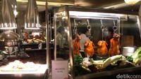 Di Culinary Journey ini ada 150 jenis makanan yang berasal dari berbagai negara. Pengunjung yang datang akan dimanjakan dengan beragam sajian internasional yang tersedia secara all you can eat.