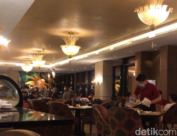 The Restaurant yang berada di kawasan The Trans Luxury Hotel Bandung menyediakan makan malam khusus di hari Jumat-Sabtu yang bertajuk Culinary Journey. The Restaurant yang berada di kawasan The Trans Luxury Hotel Bandung menyediakan makan malam khusus di hari Jumat-Sabtu yang bertajuk Culinary Journey.