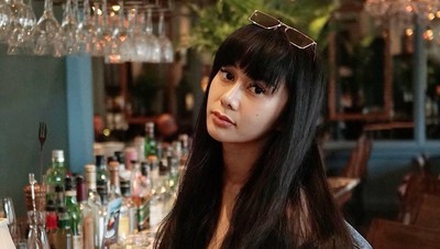 Denise Chariesta Saat Makan di Kafe Mewah hingga Penjual Kaki Lima